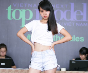 Thí sinh cao 1,57 m bị chê cười khi thi Next Top Model