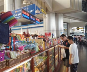 Bán đồ ăn, lưu niệm tại sân bay thu về 2.600 tỷ đồng một năm