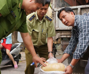 Chặn 5 tấn mỡ nước hôi thối chuẩn bị "về quê" tiêu thụ