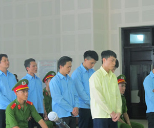 "Hàng rào" 40 cảnh sát bảo vệ phiên xử hai nhóm giang hồ hỗn chiến