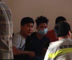 Ngáo đá, dùng dao khống chế nữ nhân viên Trung Nguyên