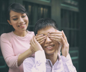 Chuyện tình chàng trai thiếu đôi mắt nhưng thừa nghị lực sống