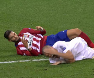 Pepe bị gọi là "thằng khốn" vì ăn vạ thô thiển ở Chung kết Champions League