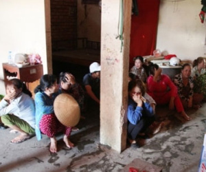 Triệt phá "sới bạc" toàn quý bà ở miền tây