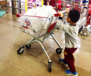 Người mẹ trẻ tạo nên "bản lĩnh đàn ông" cho con trai 4 tuổi