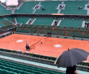 Roland Garros hoãn toàn bộ trận trong ngày thi đấu thứ chín
