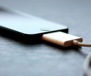 Smartphone đang sạc có thể bị hack