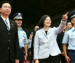 Thái Anh Văn thăm quân đội, đáp trả thị uy từ Bắc Kinh