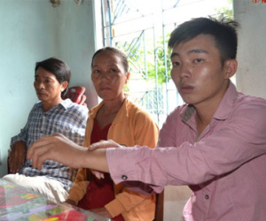 Trưởng công an xã bắt người trái luật giữa đêm khuya