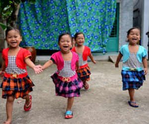 Chị em gái sinh tư Việt, Nam, Hạnh, Phúc
