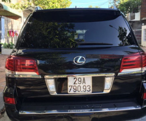 Gắn biển xanh cho Lexus cá nhân để... tiện công tác?