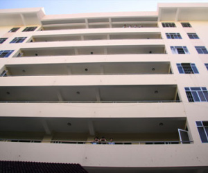 Nam thanh niên nhảy lầu 7 bệnh viện