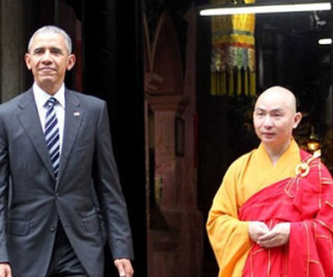 Nhà Trắng đăng video Obama công đức cho chùa ở Sài Gòn