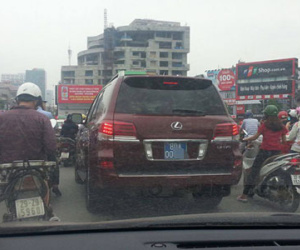 Giật mình với loạt xe sang 5-6 tỉ vô tư gắn biển xanh