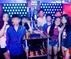 Học sinh cấp 1,2 trong bar: "Các em xin vào bar chụp ảnh, lấy shisha thừa của người khác để check-in!?"