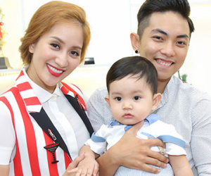 Khánh Thi - Phan Hiển hạnh phúc vui đùa bên con trai