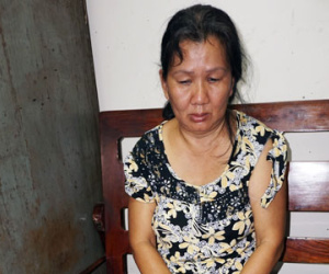 "Nữ quái" rạch túi hàng loạt người trong bệnh viện