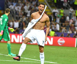 Rộ tin đồn adidas nổi giận với Cristiano Ronaldo vì vụ "cởi áo"