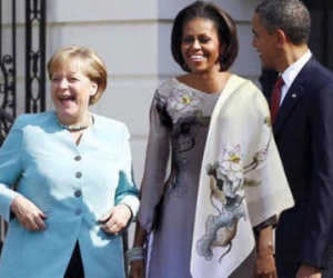 Sự thật bức ảnh phu nhân Tổng thống Obama mặc chiếc áo dài do NTK Việt Nam gửi tặng