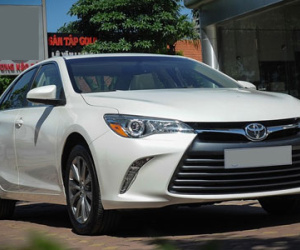 Toyota Camry XLE bản Mỹ giá gần 2 tỷ tại Hà Nội