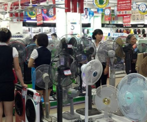 Điều hòa, quạt điện “cháy hàng” vì nắng nóng