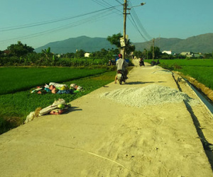 Né đống đá dăm, một phụ nữ bán rau chết tức tưởi