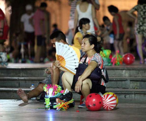 Người Thủ đô ra vỉa hè ngủ giữa đêm hè nóng 40 độ C