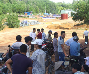 Quan tài "phong tỏa" đường cao tốc: Khởi tố thêm 2 người kê khống hàng chục mộ
