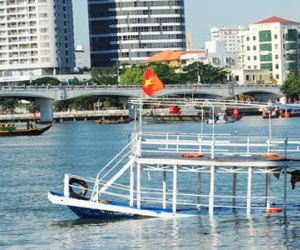 Clip toàn cảnh vụ chìm tàu chở khách du lịch trên sông Hàn