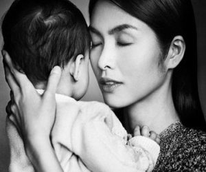 Tăng Thanh Hà lại gây "sốt" khi khoe khéo quý tử đầu lòng