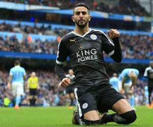 Arsenal và PSG “giành giật” Mahrez