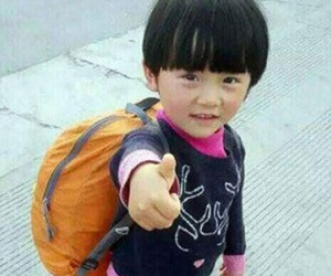 Bé gái 4 tuổi đi bộ nửa đất nước Trung Quốc