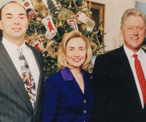 Cựu mật vụ Mỹ tố bà Hillary Clinton từng "hành hung chồng"