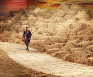 Đỗ Mạnh Cường làm sàn catwalk từ 40 tấn rơm giá một tỷ thế nào