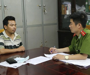 Nghi can trốn truy nã bị bắt khi đưa vợ con đi khám bệnh