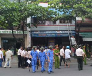 Phản đối cưỡng chế, 8 người cố thủ đổ xăng dọa thiêu