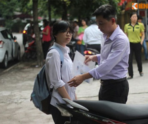 Hà Nội: Nhiều thí sinh đến điểm thi vào lớp 10 từ sáng sớm