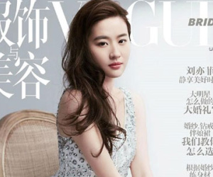 Lưu Diệc Phi làm cô dâu buồn sau tin chia tay Song Seung Hun