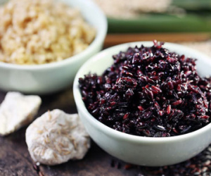Thị trường Tết Đoan Ngọ: Cơm rượu nếp, mận Hậu, thịt vịt "cháy" hàng