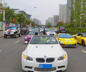 Thiếu gia, tiểu thư TQ khoe dàn siêu xe gây náo loạn