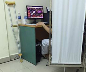 Thực hư bác sĩ Hải Dương chơi game để bà bầu khám thai chờ lâu?