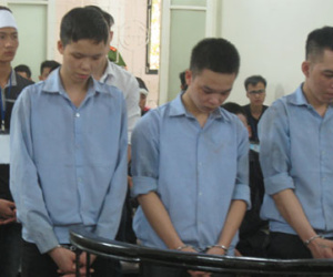 Vì cốc bia bị từ chối, nhân viên phục vụ đâm chết thực khách