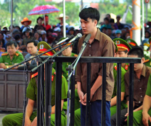 Vụ thảm sát ở Bình Phước: Nguyễn Hải Dương quỳ gối xin lỗi gia đình Vũ Văn Tiến