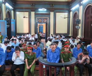 Nguyên cán bộ Hải quan tiếp tay buôn lậu: Hối lộ hàng chục tỉ đồng