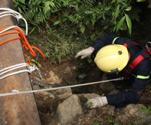Thêm xác một phu vàng được đưa khỏi hang sâu 80m