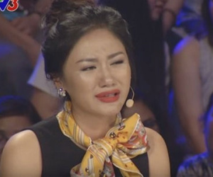 Văn Mai Hương phản pháo khi bị tố diễn lố trên sóng VTV