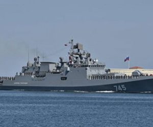 Cận cảnh khu trục hạm tối tân của Nga vào căn cứ ở Crimea