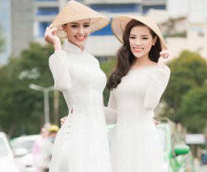Kỳ Duyên và Hoa hậu Pháp diện áo dài dạo phố