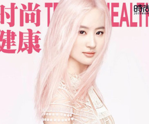 Lưu Diệc Phi khác lạ với tóc hồng trên tạp chí