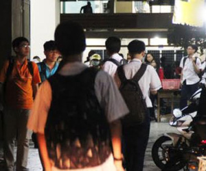 "Nếu lương đủ sống, chúng tôi cũng chẳng dạy thêm"